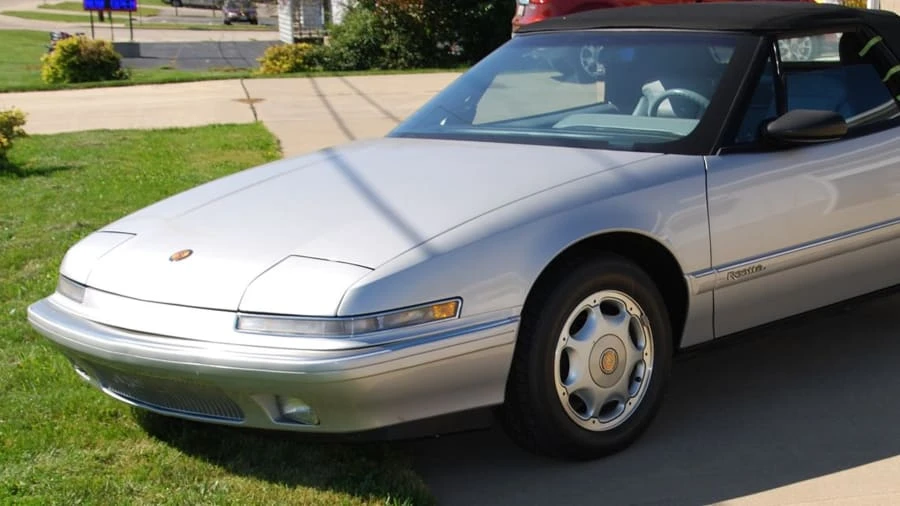 1991 Buick Reatta - Image 8 of 23