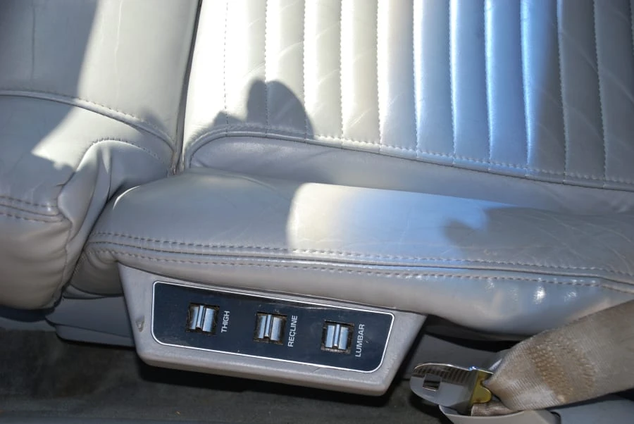1991 Buick Reatta - Image 10 of 23
