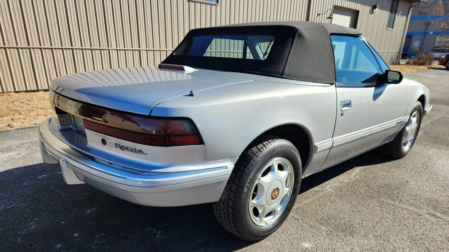 1991 Buick Reatta - Image 3 of 23