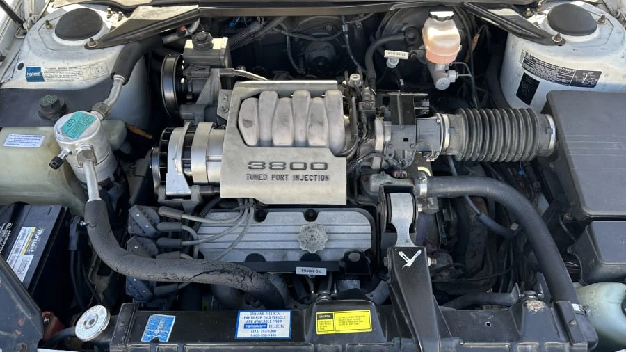 1991 Buick Reatta - Image 23 of 25