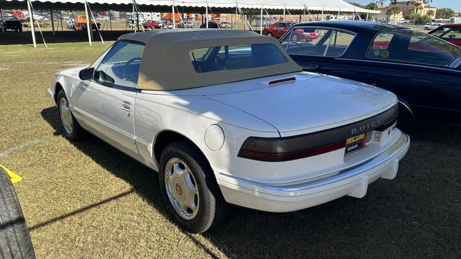 1991 Buick Reatta - Image 15 of 25