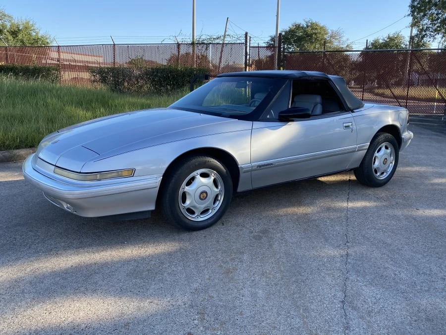 1991 Buick Reatta - Image 2 of 13