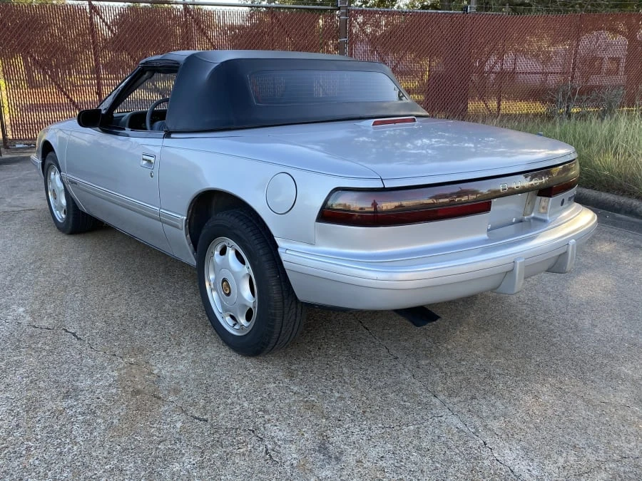 1991 Buick Reatta - Image 3 of 13