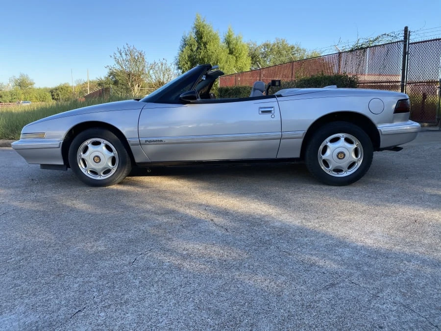 1991 Buick Reatta - Image 9 of 13