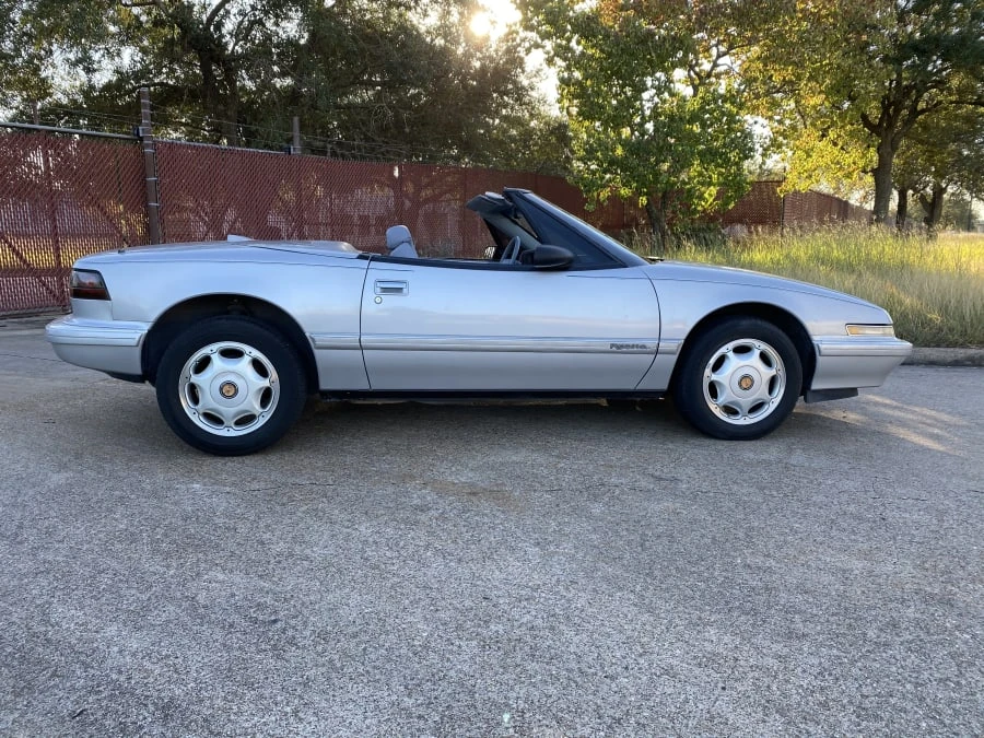 1991 Buick Reatta - Image 10 of 13