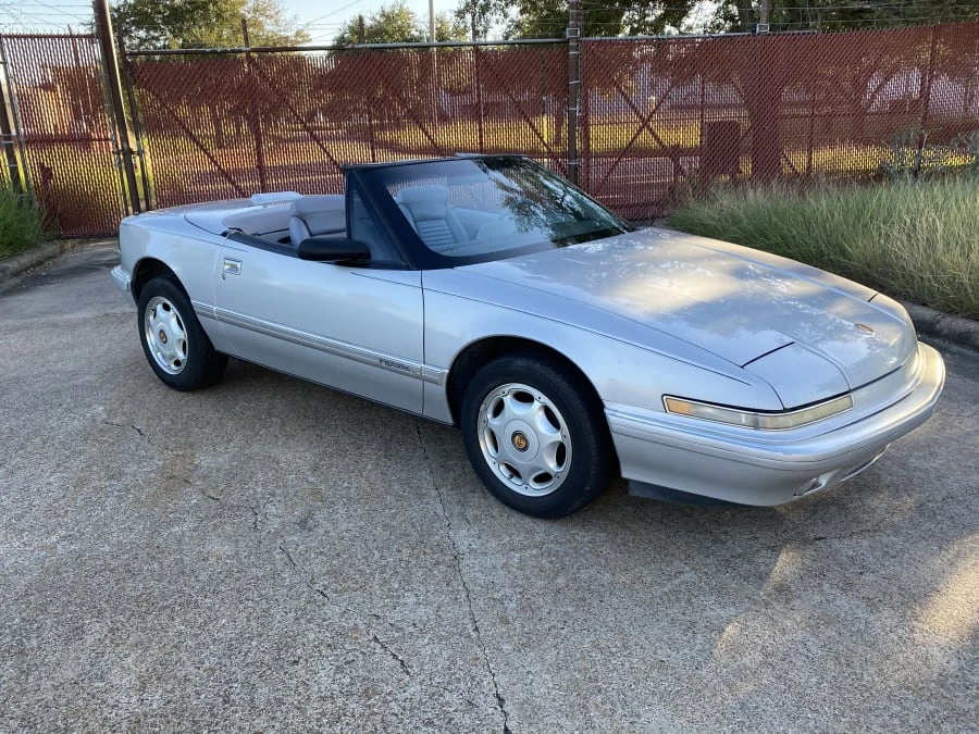 1991 Buick Reatta - Image 11 of 13