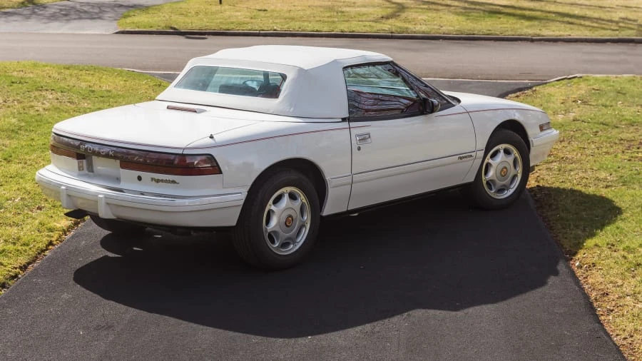 1991 Buick Reatta - Image 3 of 26