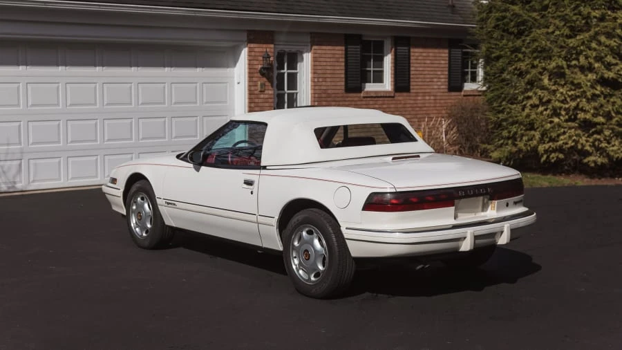 1991 Buick Reatta - Image 13 of 26