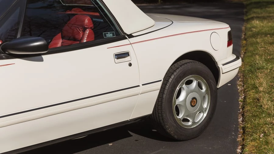 1991 Buick Reatta - Image 15 of 26