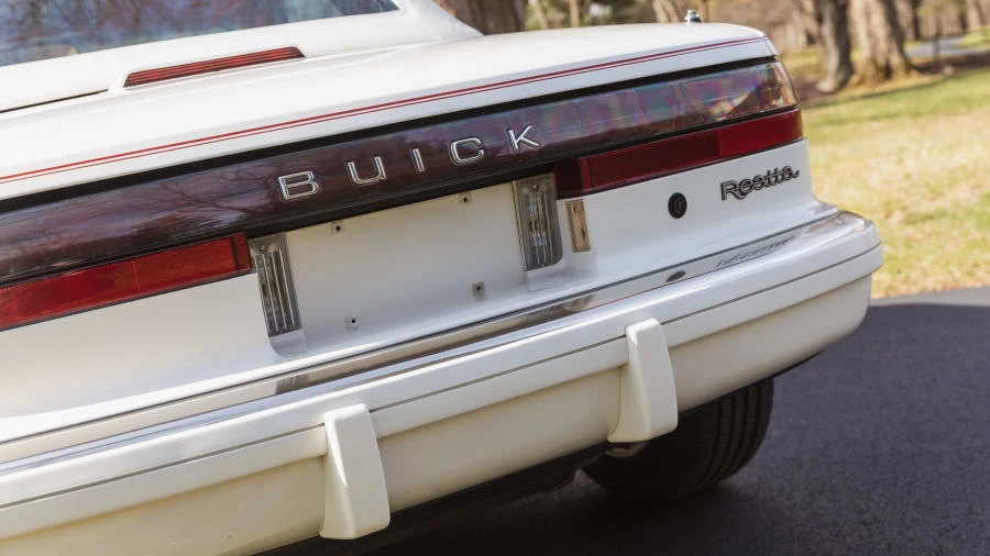 1991 Buick Reatta - Image 17 of 26