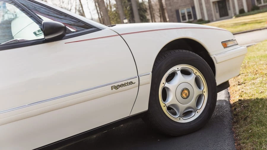 1991 Buick Reatta - Image 19 of 26