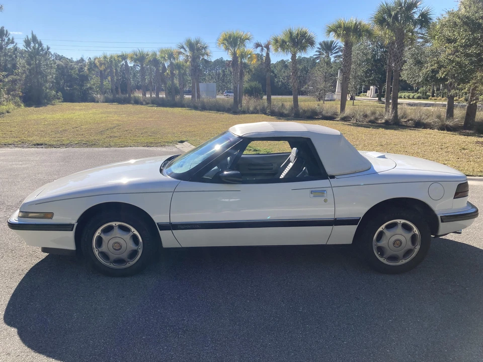 1991 Buick Reatta - Image 12 of 31