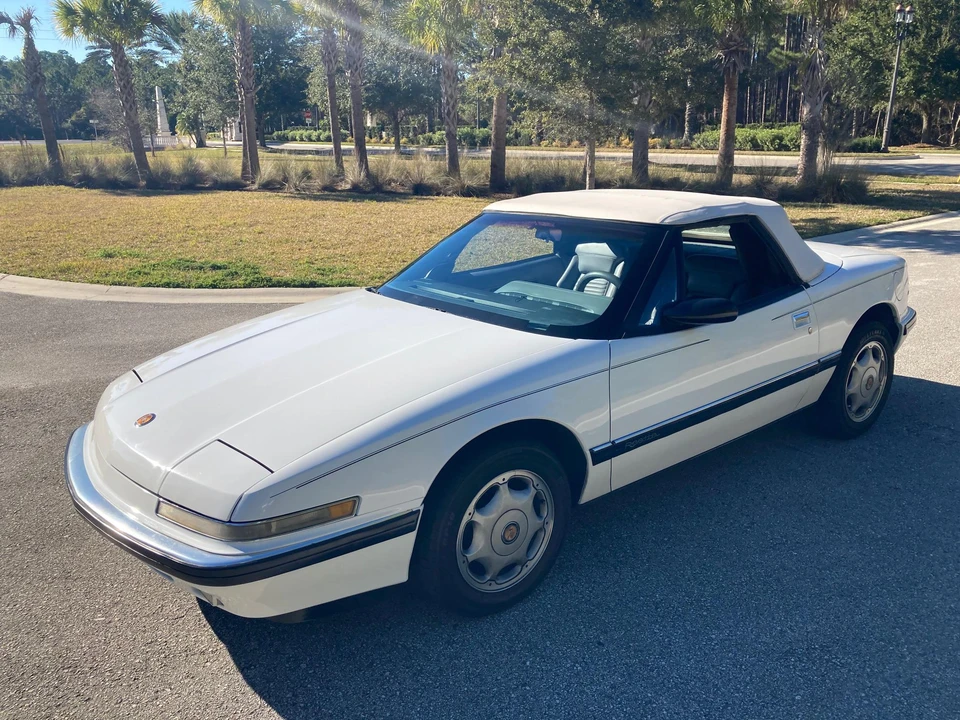 1991 Buick Reatta - Image 8 of 31