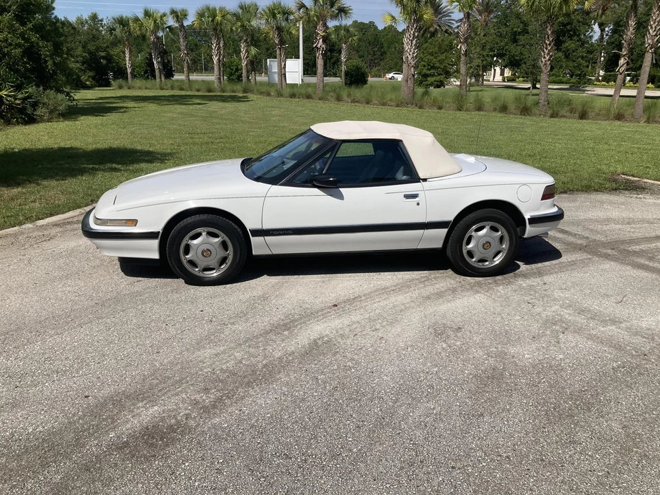 1991 Buick Reatta - Image 11 of 31