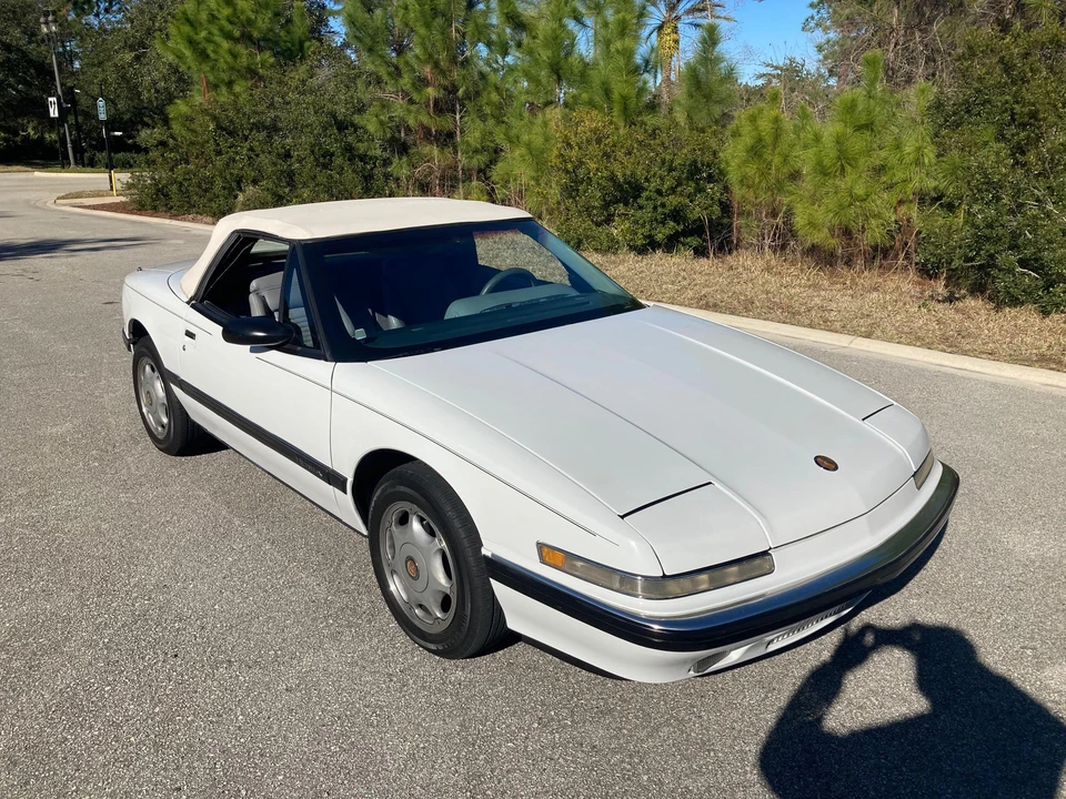 1991 Buick Reatta - Image 17 of 31