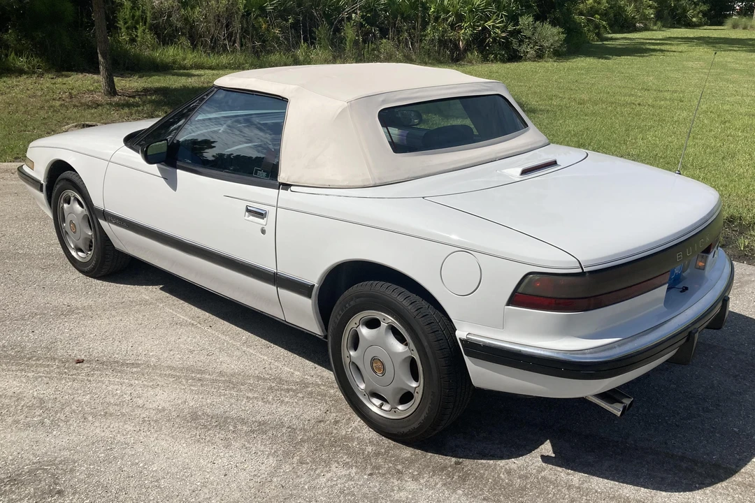 1991 Buick Reatta - Image 4 of 31