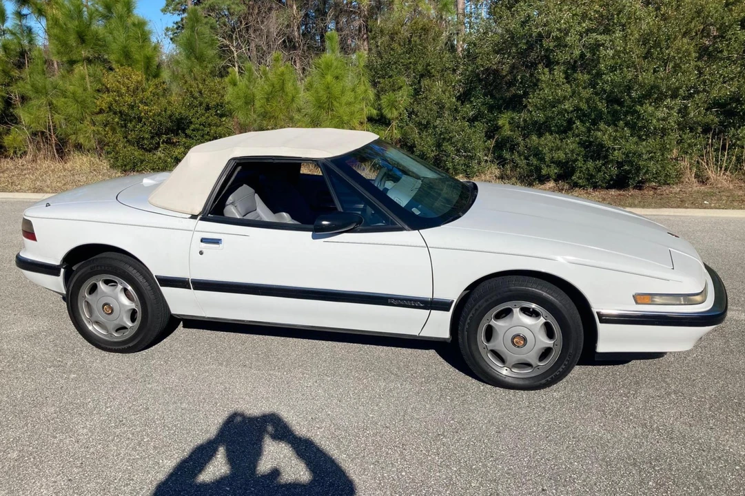 1991 Buick Reatta - Image 3 of 31