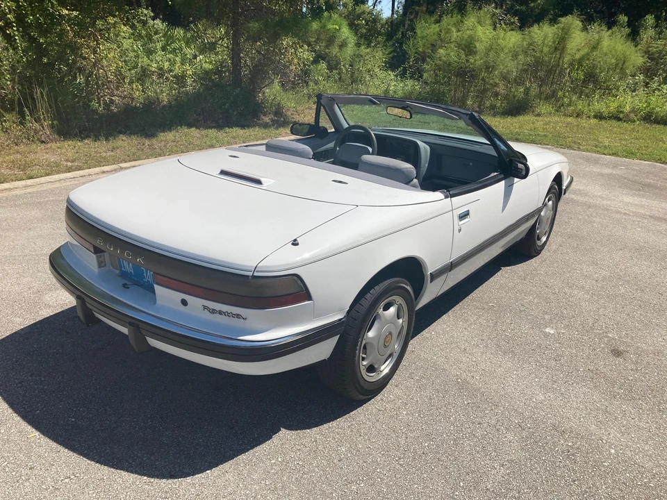1991 Buick Reatta - Image 15 of 31