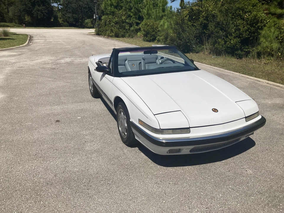 1991 Buick Reatta - Image 18 of 31