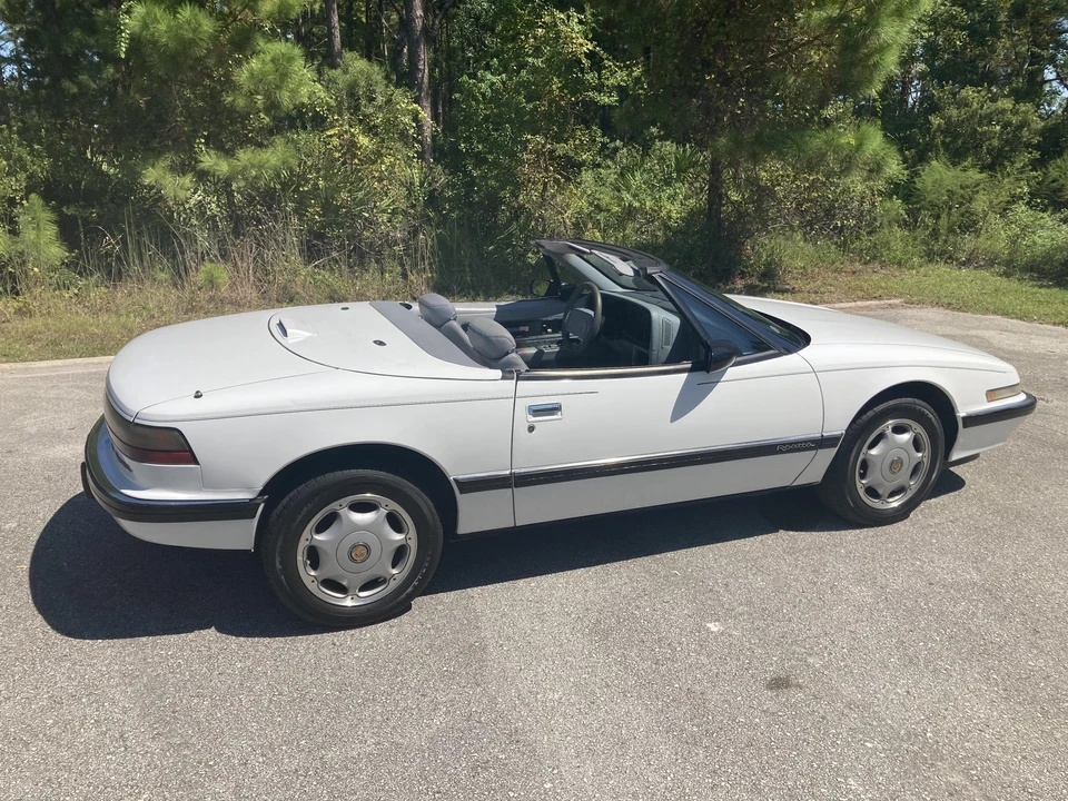 1991 Buick Reatta - Image 16 of 31
