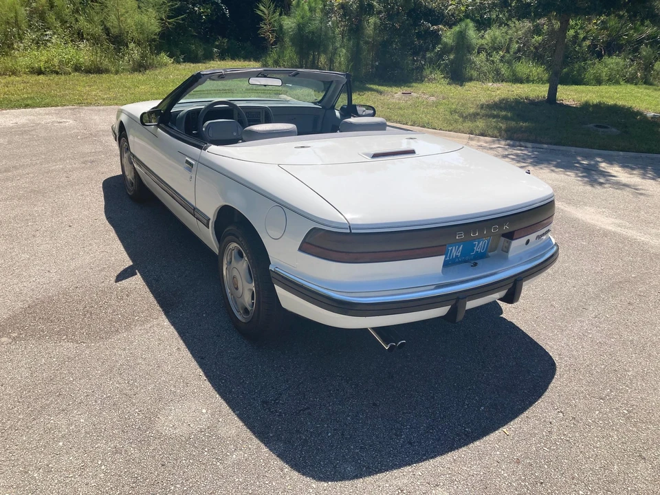 1991 Buick Reatta - Image 14 of 31