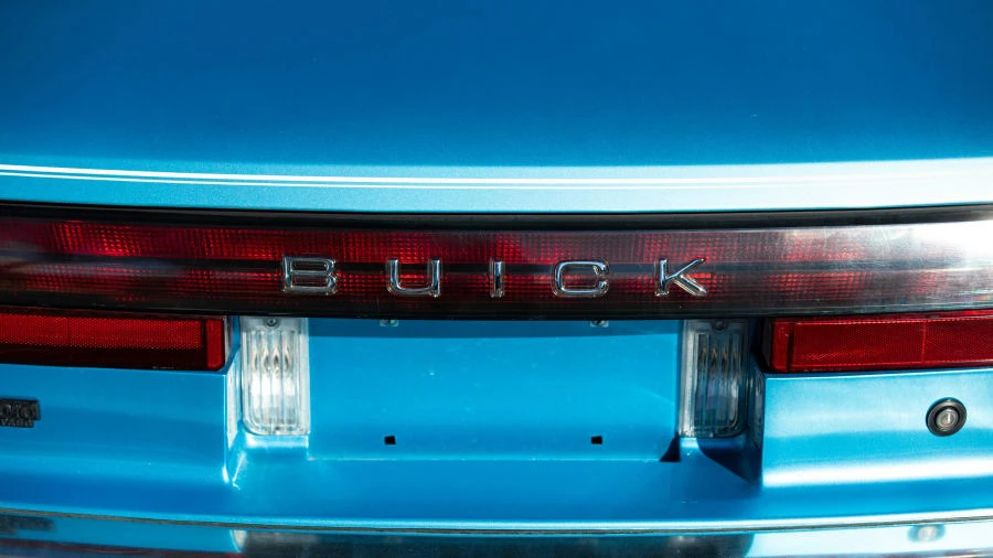 1991 Buick Reatta - Image 16 of 24