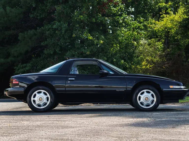 1991 Buick Reatta - Image 12 of 31