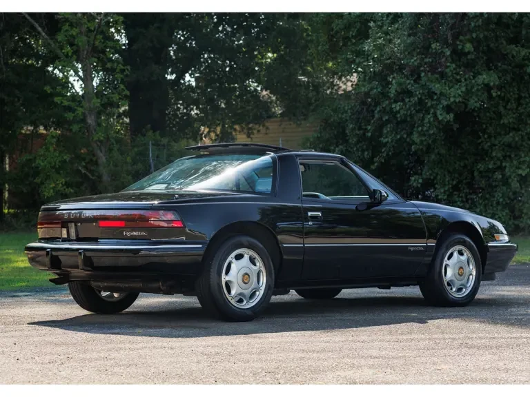 1991 Buick Reatta - Image 11 of 31