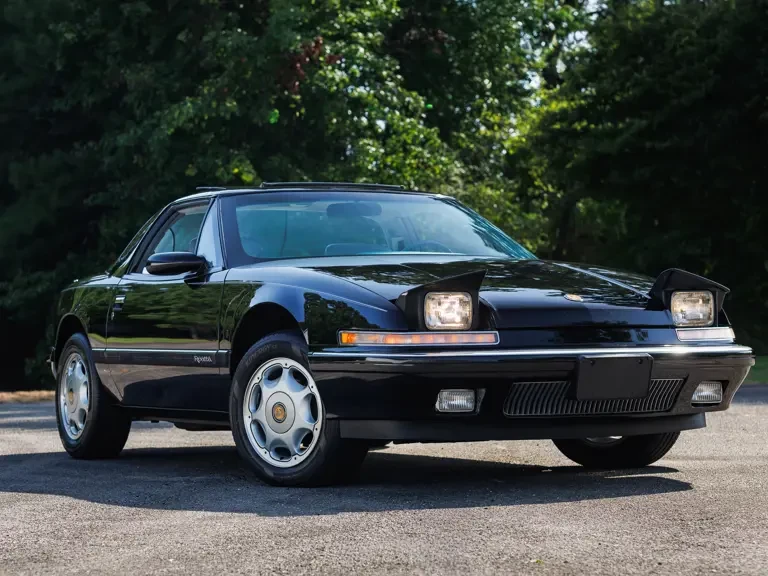 1991 Buick Reatta - Image 2 of 31