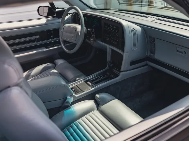 1991 Buick Reatta - Image 5 of 31