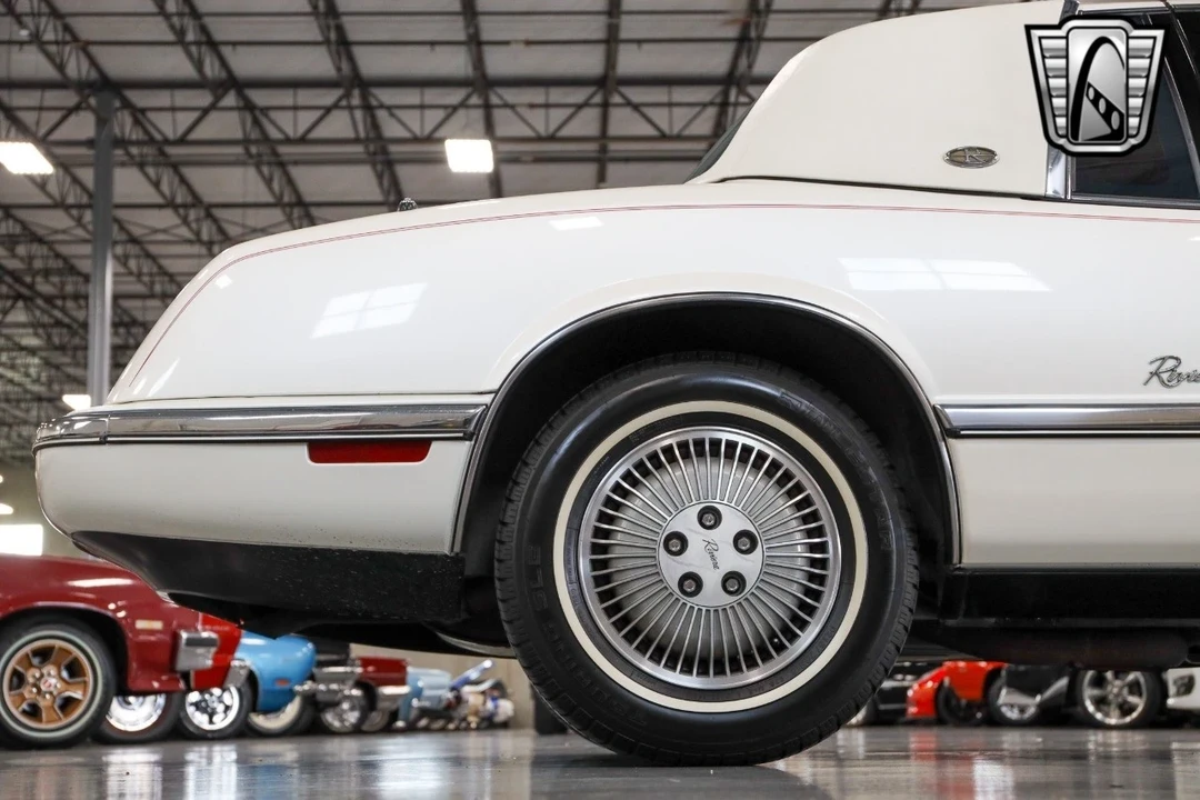 1991 Buick Riviera 4th-7th Gen - Image 9 of 21