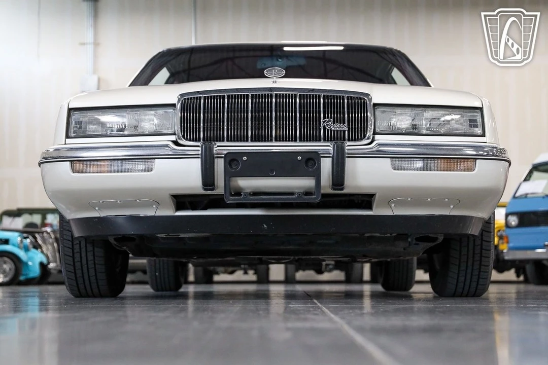 1991 Buick Riviera 4th-7th Gen - Image 5 of 21