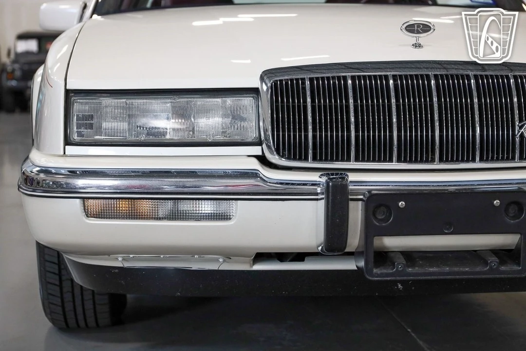1991 Buick Riviera 4th-7th Gen - Image 9 of 21