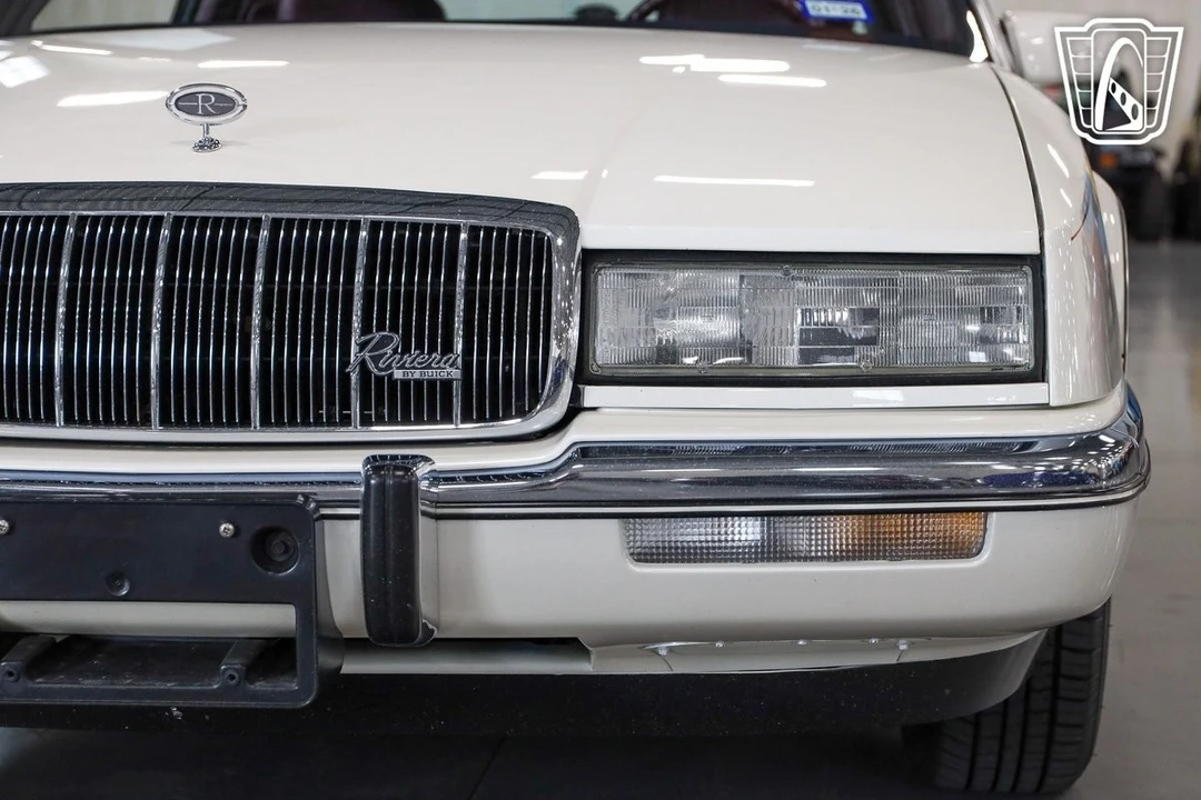 1991 Buick Riviera 4th-7th Gen - Image 10 of 21