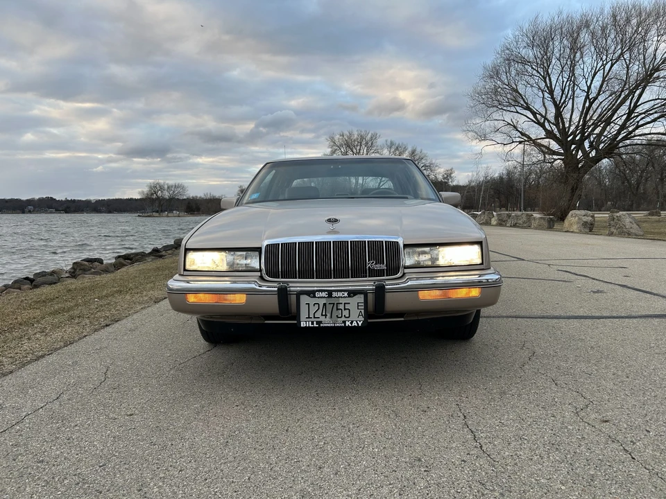 1991 Buick Riviera 4th-7th Gen - Image 2 of 31