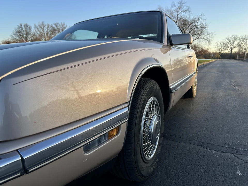 1991 Buick Riviera 4th-7th Gen - Image 28 of 31