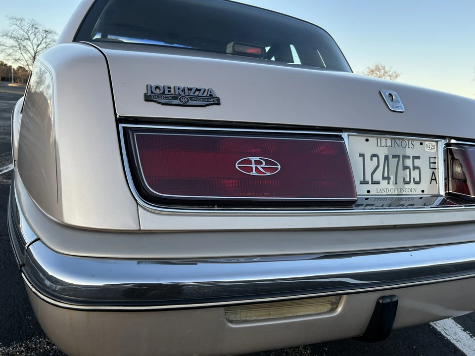 1991 Buick Riviera 4th-7th Gen - Image 24 of 31
