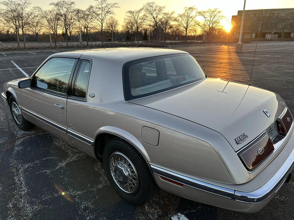 1991 Buick Riviera 4th-7th Gen - Image 8 of 31