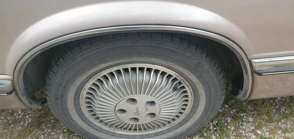 1991 Buick Riviera 4th-7th Gen - Image 8 of 15