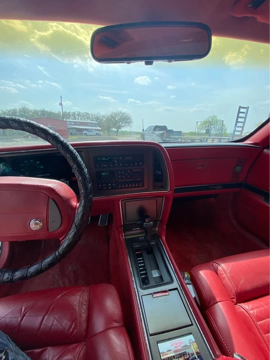 1991 Buick Reatta - Image 6 of 10