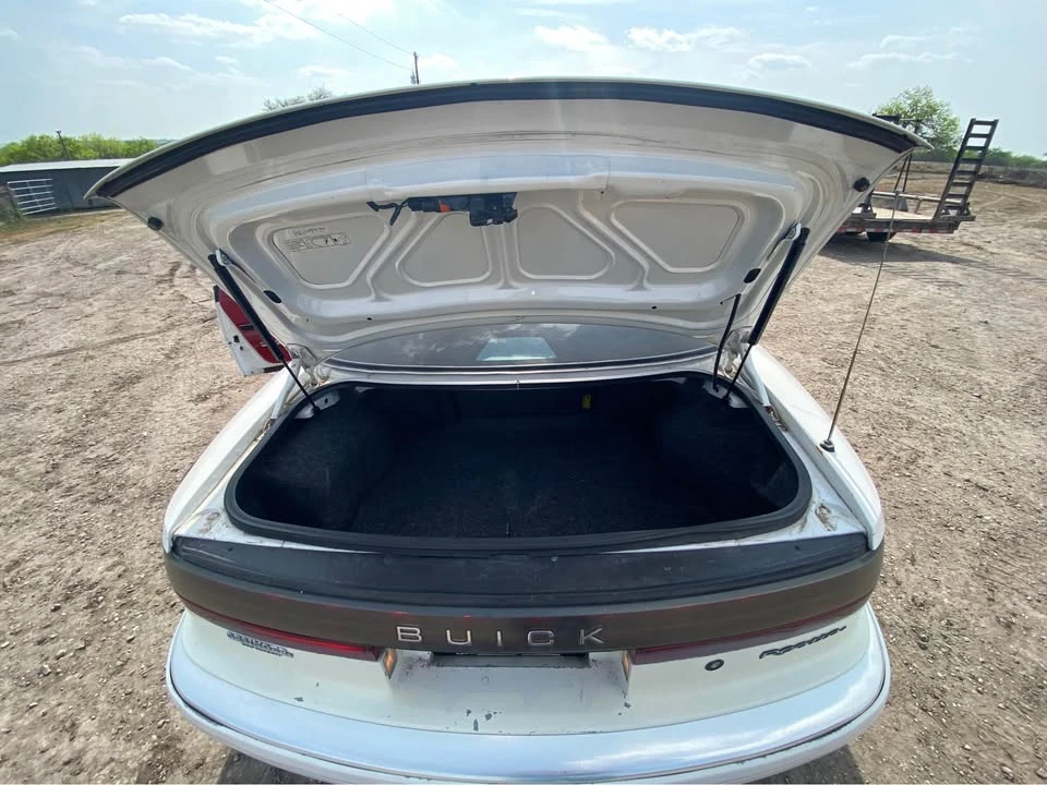 1991 Buick Reatta - Image 3 of 10