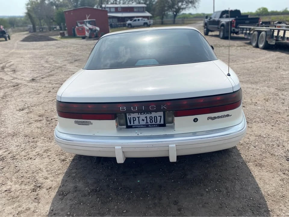 1991 Buick Reatta - Image 9 of 10