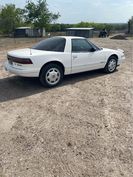 1991 Buick Reatta - Image 8 of 10