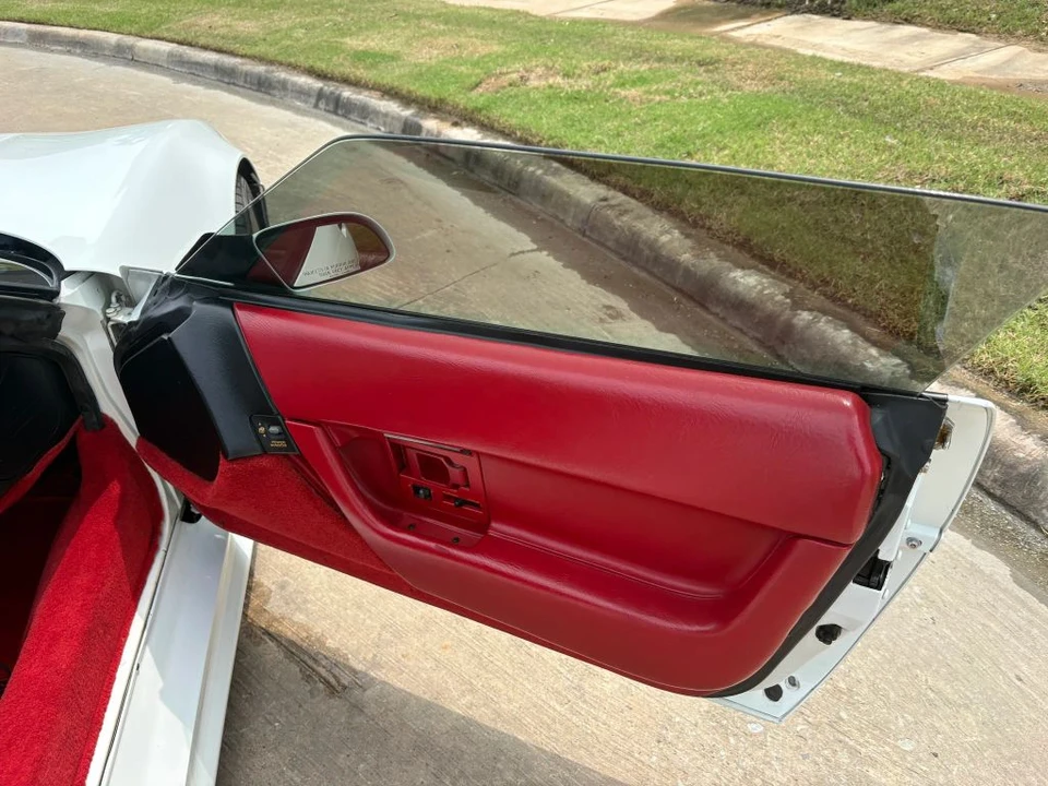 1991 Chevrolet Corvette C4 - Image 15 of 31