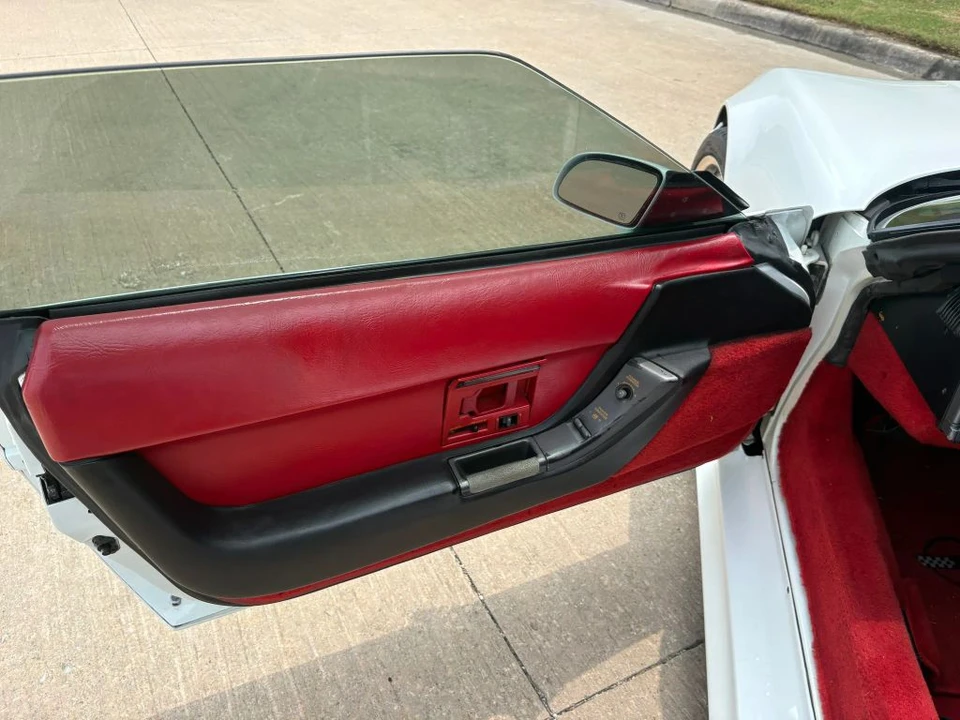 1991 Chevrolet Corvette C4 - Image 13 of 31