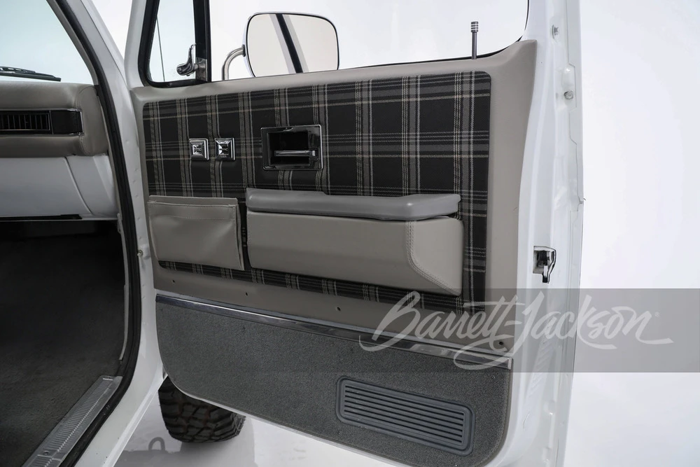 1991 Chevrolet K5 Blazer 2nd Gen - Image 12 of 25