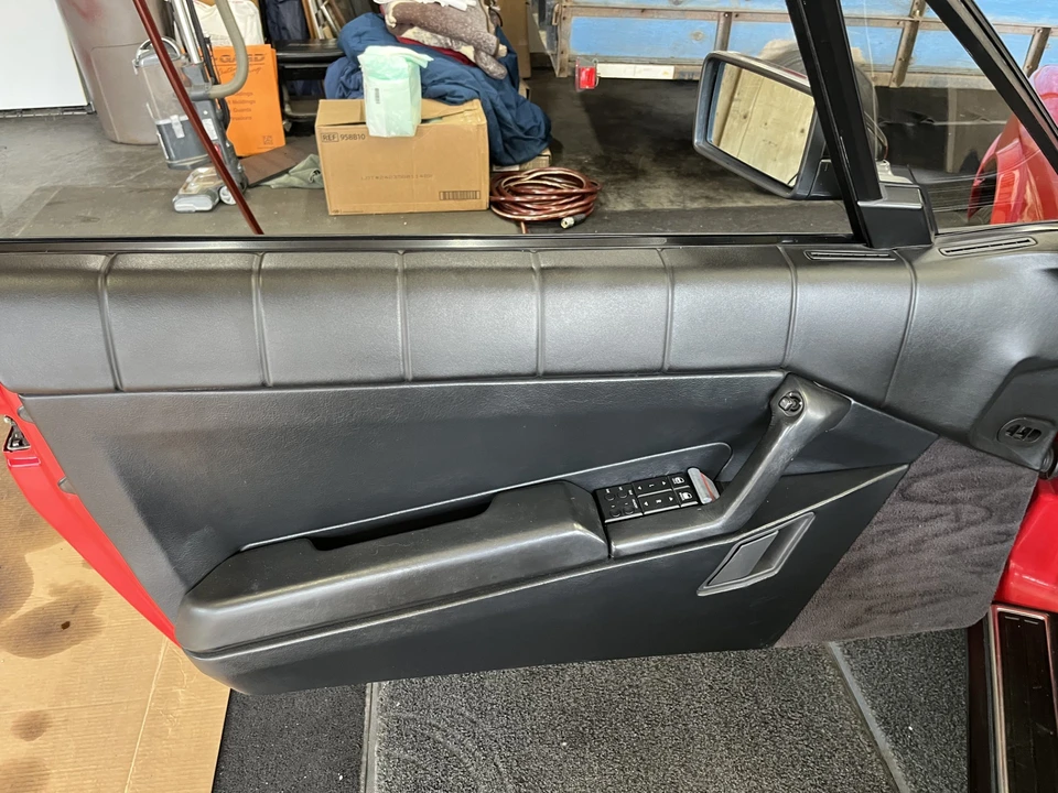 1991 Cadillac Allante - Image 16 of 31