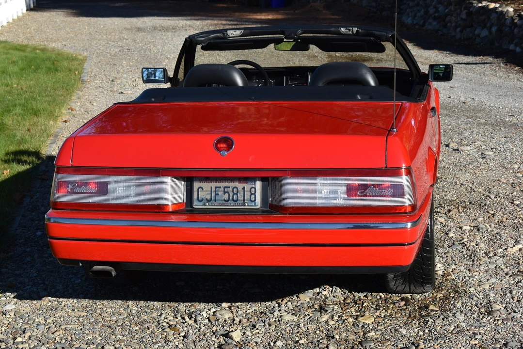 1991 Cadillac Allante - Image 11 of 21