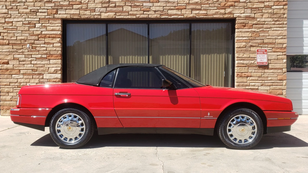 1991 Cadillac Allante - Image 28 of 31