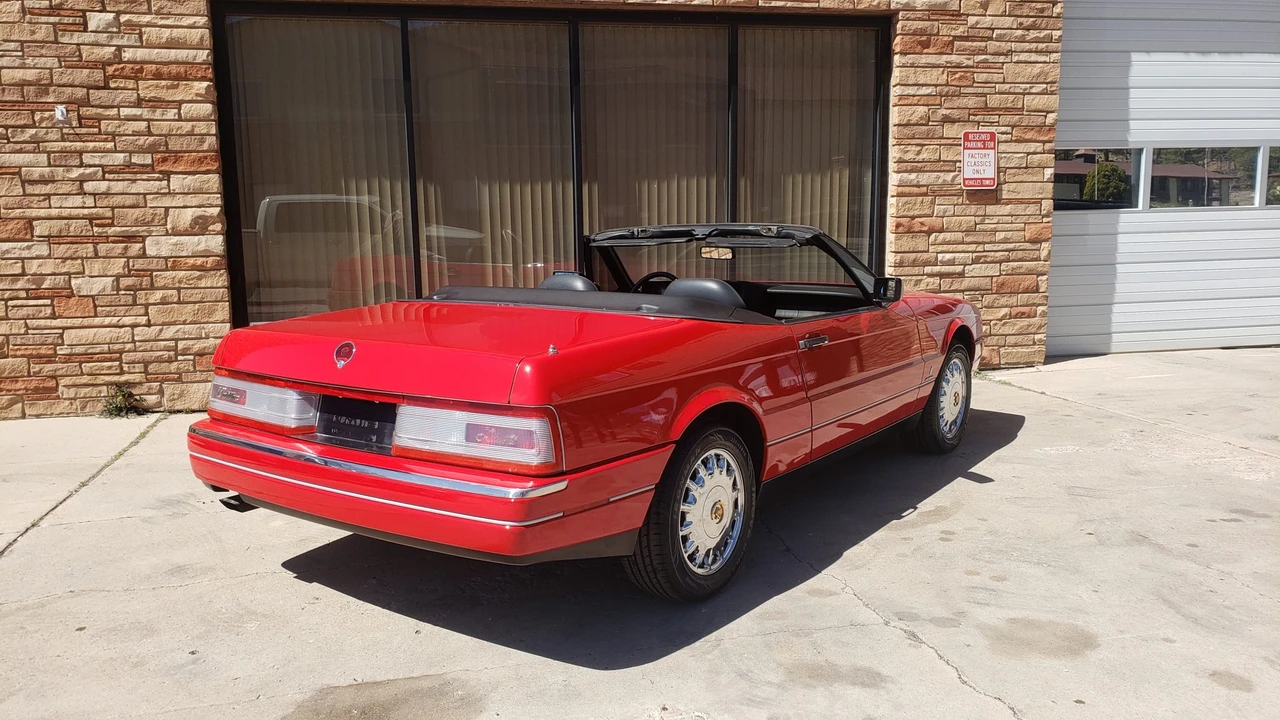 1991 Cadillac Allante - Image 11 of 31